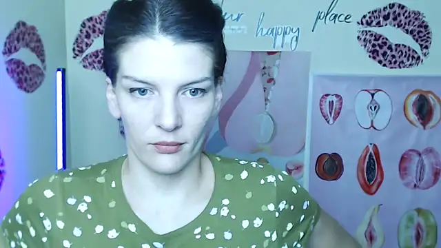 Snapshot of VanessaRey_ chatting on November 15, 2025, 7:05 am VanessaRey online show from November 15, 2025, 7:05 am