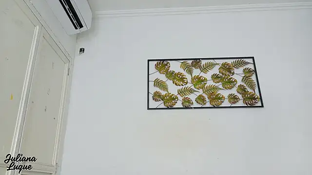 Snapshot of juliana_luque chatting on December 15, 2025, 11:58 am juliana luque online show from December 15, 2025, 11:58 am