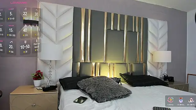 SaraJonness online show from October 30, 2025, 12:28 pm