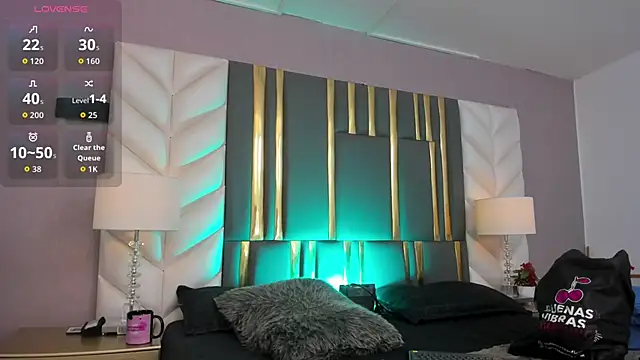 SaraJonness online show from November 22, 2025, 1:10 pm