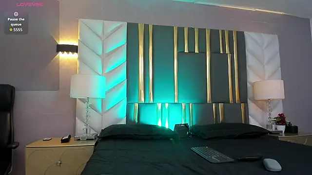 SaraJonness online show from November 26, 2025, 12:39 pm