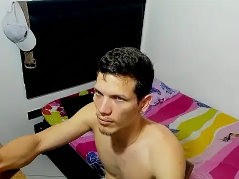 Snapshot of kevinkewman chatting on October 15, 2025, 12:16 pm kevinkewman online show from October 15, 2025, 12:16 pm