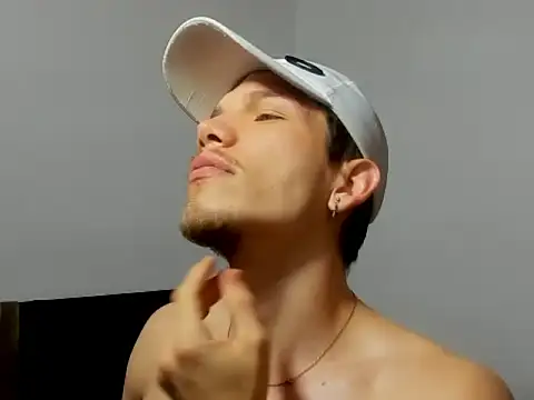 Snapshot of kevinkewman chatting on October 16, 2025, 12:28 pm kevinkewman online show from October 16, 2025, 12:28 pm