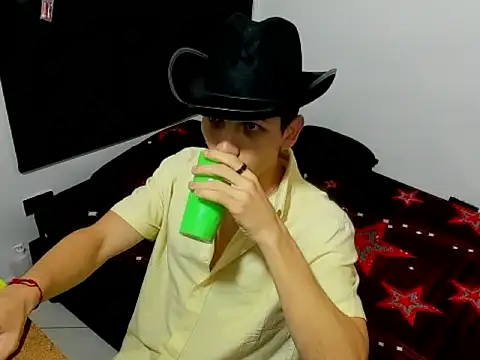 Snapshot of kevinkewman chatting on October 25, 2025, 12:23 pm kevinkewman online show from October 25, 2025, 12:23 pm