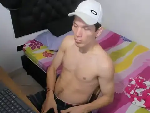 Snapshot of kevinkewman chatting on November 16, 2025, 12:11 pm kevinkewman online show from November 16, 2025, 12:11 pm