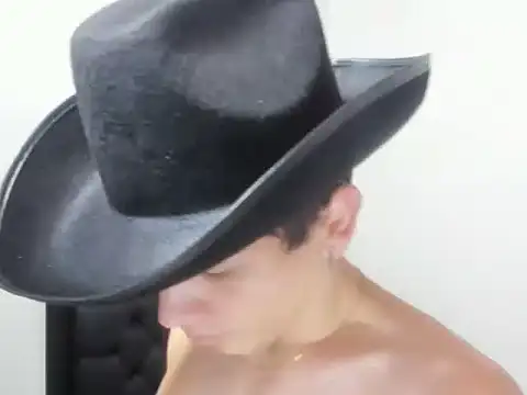 Snapshot of kevinkewman chatting on November 17, 2025, 12:44 pm kevinkewman online show from November 17, 2025, 12:44 pm