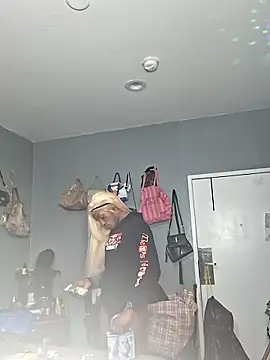 Snapshot of ItsBarbieBitcxxxx69 chatting on November 15, 2025, 3:30 pm ItsBarbieBitcxxxx69 online show from November 15, 2025, 3:30 pm