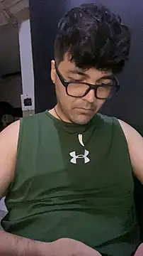 Snapshot of Freakydrag chatting on November 18, 2025, 4:06 am Freakydrag online show from November 18, 2025, 4:06 am