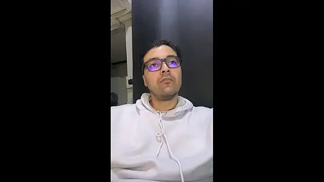 Snapshot of Freakydrag chatting on November 19, 2025, 4:23 am Freakydrag online show from November 19, 2025, 4:23 am