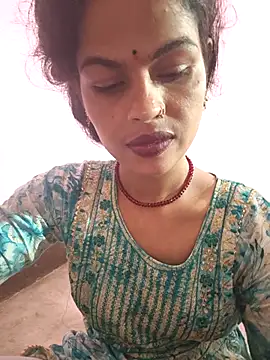 Eshna Dabral online show from October 4, 2025, 1:03 am