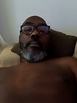 Snapshot of Bigmaumau54 chatting on December 14, 2025, 2:28 am Bigmaumau54 online show from December 14, 2025, 2:28 am