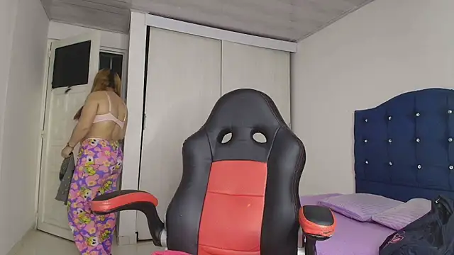 lovehotpink online show from October 18, 2025, 3:53 am