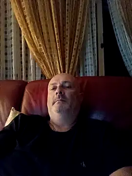Snapshot of Alexis_Bull chatting on September 18, 2025, 10:34 pm Alexis Bull online show from September 18, 2025, 10:34 pm