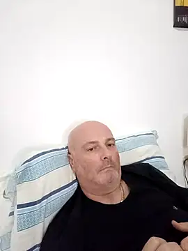 Snapshot of Alexis_Bull chatting on October 2, 2025, 1:40 pm Alexis Bull online show from October 2, 2025, 1:40 pm