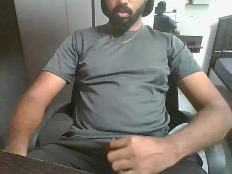 lovelyakash69 online show from October 14, 2025, 10:16 am