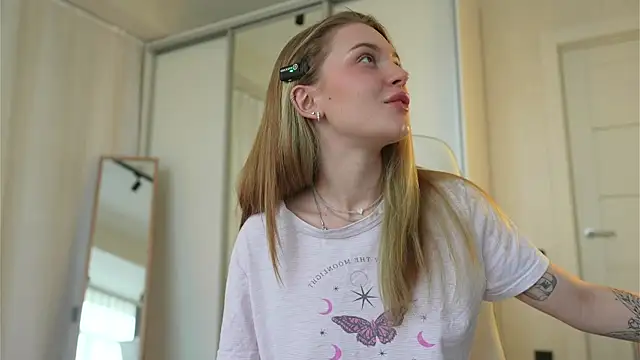 Cyberheart  online show from March 21, 2025, 1:23 pm