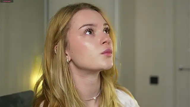 Cyberheart  online show from November 23, 2025, 3:01 pm