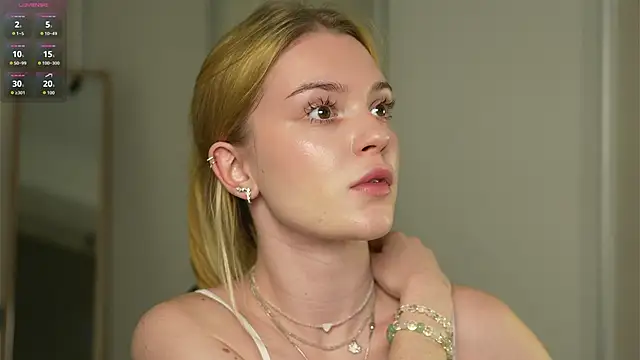 Cyberheart  online show from November 26, 2025, 7:04 pm