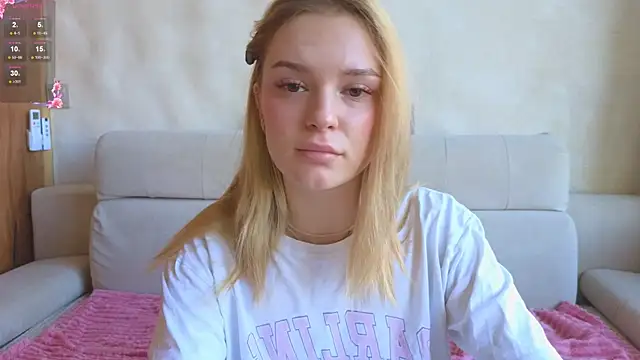 Cyberheart  online show from December 15, 2025, 9:13 am