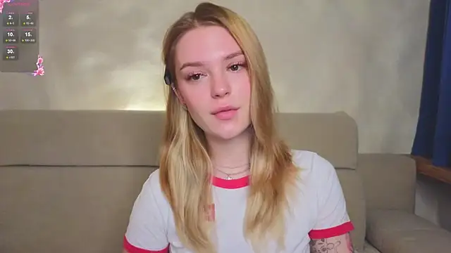 Cyberheart  online show from December 17, 2025, 3:18 pm