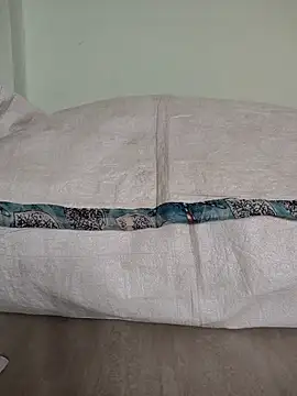 Snapshot of Desi_Bhabi_01 chatting on October 16, 2025, 3:40 am Desi Bhabi 01 online show from October 16, 2025, 3:40 am