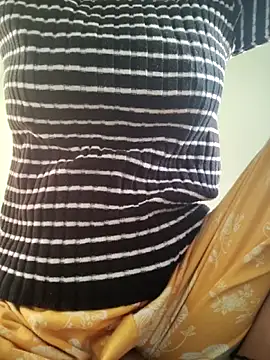 Snapshot of Desi_Bhabi_01 chatting on December 4, 2025, 2:32 am Desi Bhabi 01 online show from December 4, 2025, 2:32 am