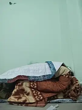 Snapshot of Desi_Bhabi_01 chatting on December 15, 2025, 4:22 pm Desi Bhabi 01 online show from December 15, 2025, 4:22 pm