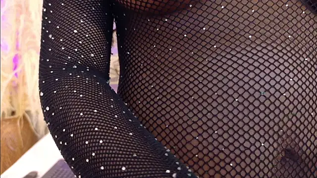 RachelStonne online show from October 6, 2025, 2:14 pm