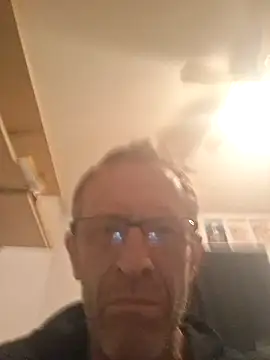 moasslicker online show from November 17, 2025, 2:50 am