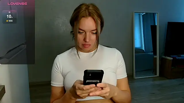 Snapshot of Eva___forever chatting on October 7, 2025, 1:25 am Eva   forever online show from October 7, 2025, 1:25 am