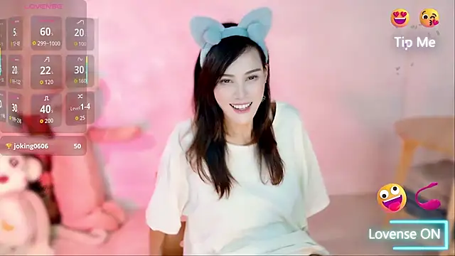 LunaBelle1984 online show from September 17, 2025, 4:08 pm