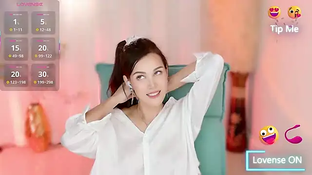 LunaBelle1984 online show from October 11, 2025, 3:43 pm