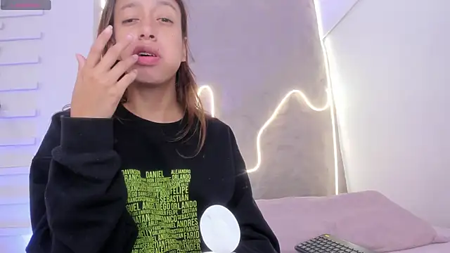 Dulce Quintana online show from November 27, 2025, 12:18 pm