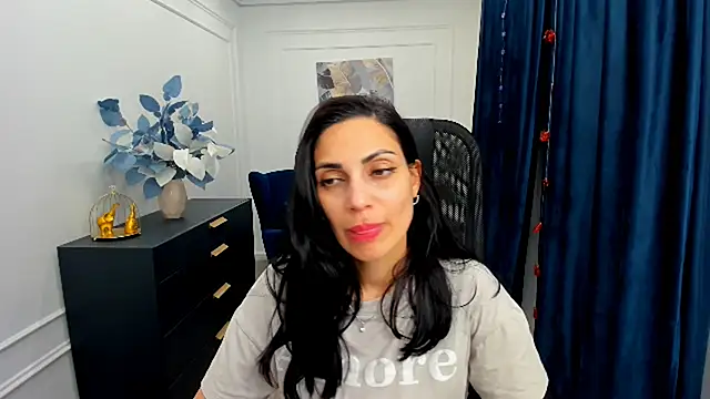 Snapshot of AllaYerty chatting on November 25, 2025, 7:25 pm AllaYerty online show from November 25, 2025, 7:25 pm