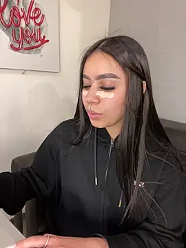 Cristina pinkk online show from October 31, 2025, 2:34 am