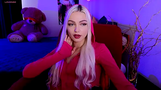 Snapshot of LinaLirian chatting on October 22, 2025, 12:27 pm LinaLirian online show from October 22, 2025, 12:27 pm