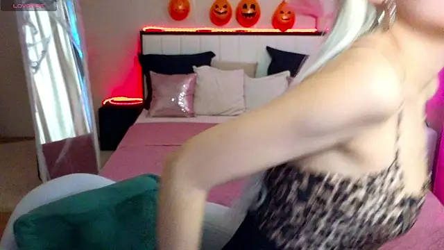 Snapshot of LinaLirian chatting on October 26, 2025, 1:39 pm LinaLirian online show from October 26, 2025, 1:39 pm