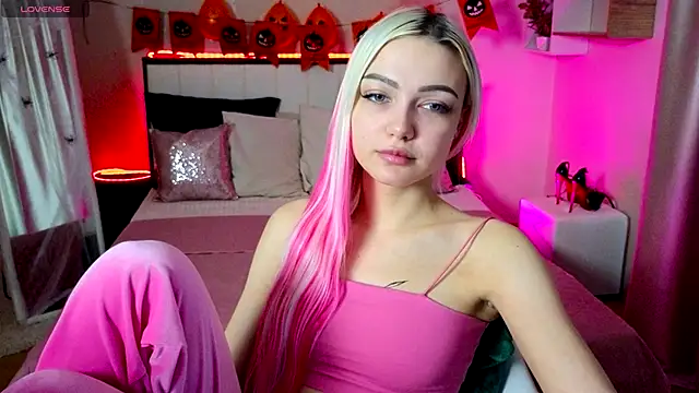 Snapshot of LinaLirian chatting on November 5, 2025, 1:44 pm LinaLirian online show from November 5, 2025, 1:44 pm