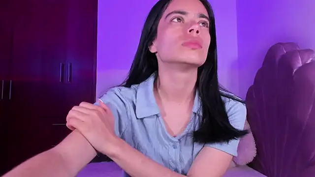 Snapshot of BellaSun_ chatting on September 11, 2025, 4:23 am BellaSun online show from September 11, 2025, 4:23 am