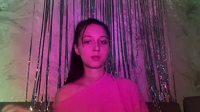 Snapshot of YourTemptation_ chatting on December 16, 2025, 2:33 pm YourTemptation online show from December 16, 2025, 2:33 pm