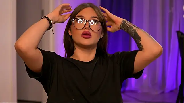 AryaDeluna online show from November 6, 2025, 7:26 pm