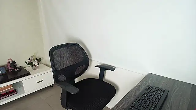  Victoria Collins online show from October 24, 2025, 11:06 am