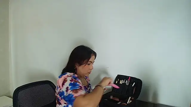  Victoria Collins online show from November 3, 2025, 10:49 am