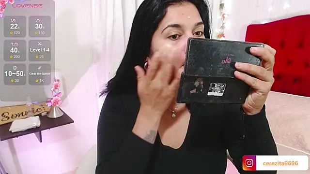 mia traveluxe online show from September 19, 2025, 1:51 am