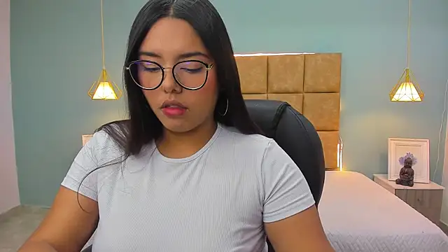 NaniXoxo18 online show from November 12, 2025, 1:11 pm