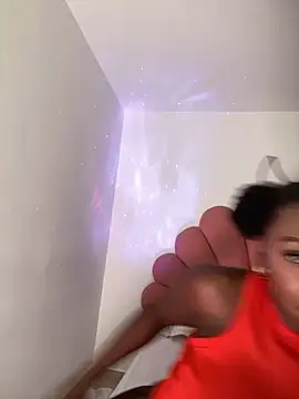 alissradiante1 online show from October 30, 2025, 3:41 am