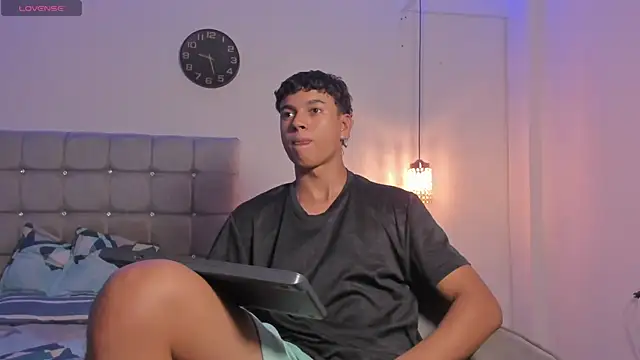 Santy Stump online show from November 2, 2025, 9:06 pm