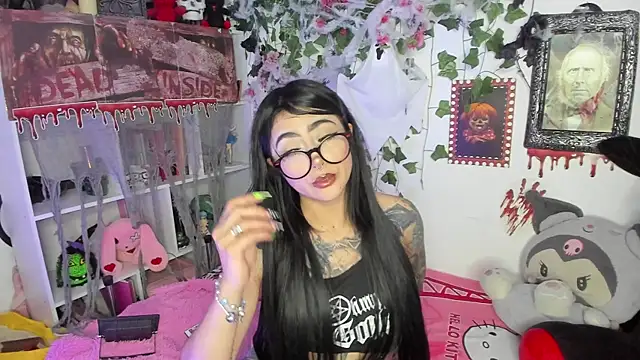 Snapshot of sarahminage_ chatting on October 23, 2025, 10:52 pm sarahminage  online show from October 23, 2025, 10:52 pm