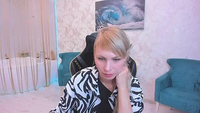 Snapshot of LindaSandy_1 chatting on September 17, 2025, 6:04 am LindaSandy 1 online show from September 17, 2025, 6:04 am