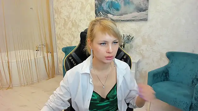 Snapshot of LindaSandy_1 chatting on October 6, 2025, 6:00 am LindaSandy 1 online show from October 6, 2025, 6:00 am